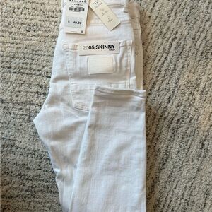 White Skinny Jean with Stretch. New with Tag waist USA 32